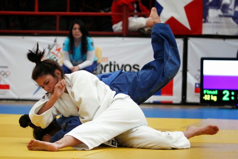 judo-final-damas-menos52k-Yoselyn garrido-blanco-magallanes-maria gallegilos-arica