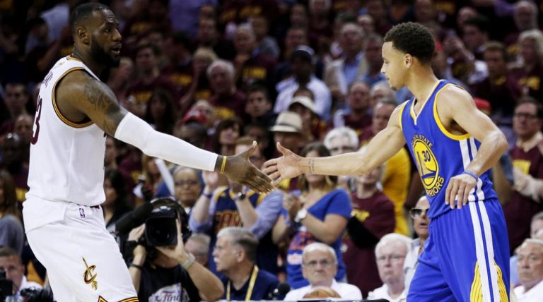 lebron-james-stephen-curry-anthem-protest