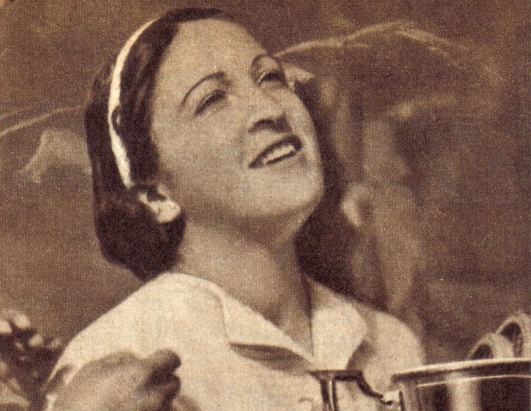 Anita Lizana 2