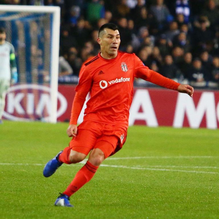 Besiktas Gary Medel