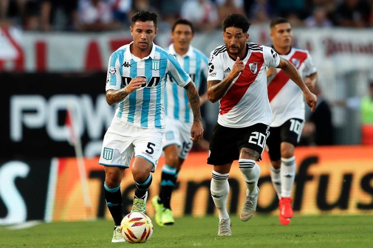 River vs Racing - Eugenio Mena 2