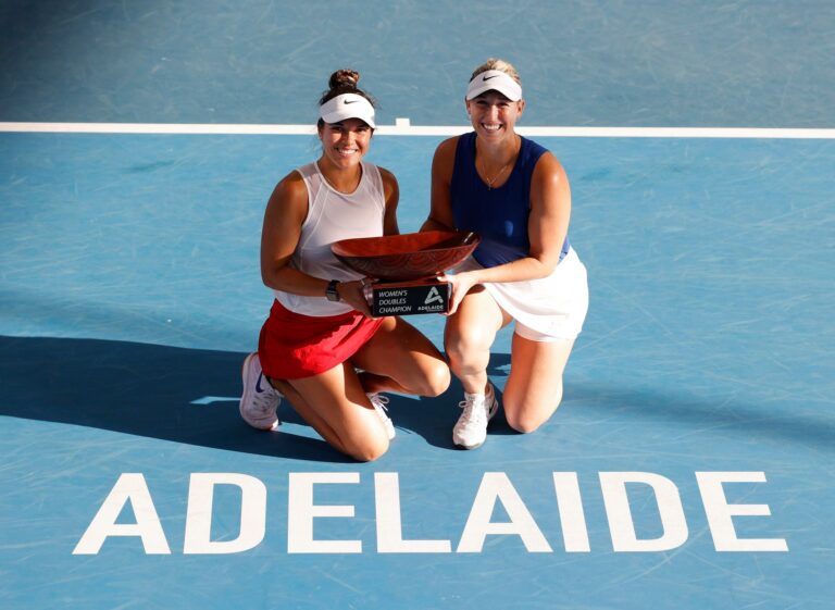 Alexa Guarachi y Desirae Krawczyk campeonas dobles (Adelaida)
