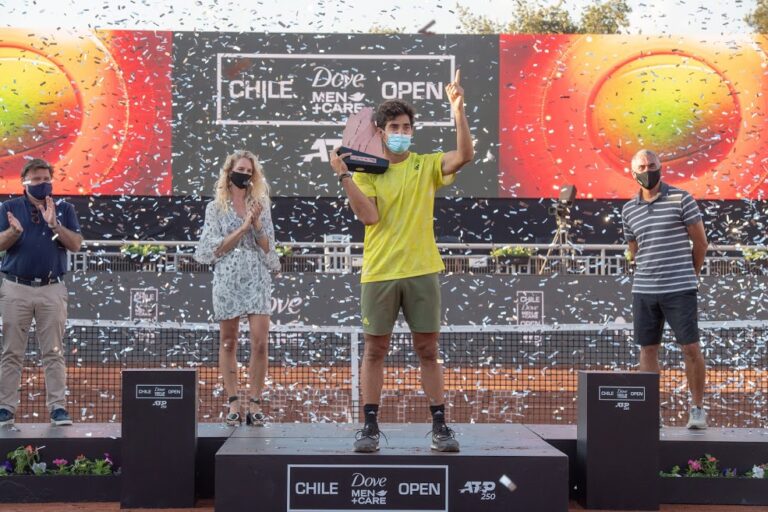 Cristian Garin premiacion campeon (Chile Open 2)