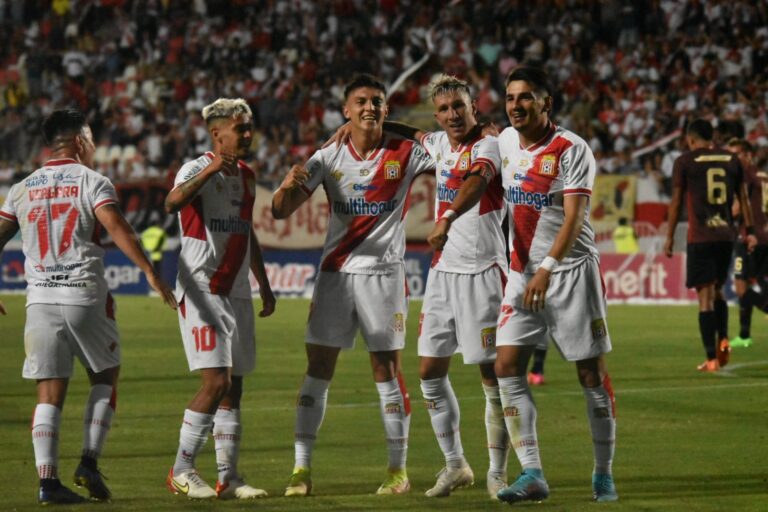 Curico vs Universitario (Nelson Altamirano)