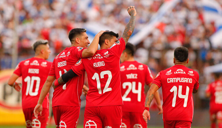 Ñublense de Mario Salas venció a Universidad Católica en el Estadio Santa Laura